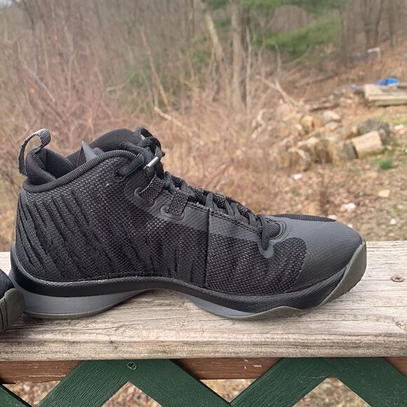 Nike Jordan Super Fly 5 Black Sneakers Sz 6Y - Picture 2 of 8